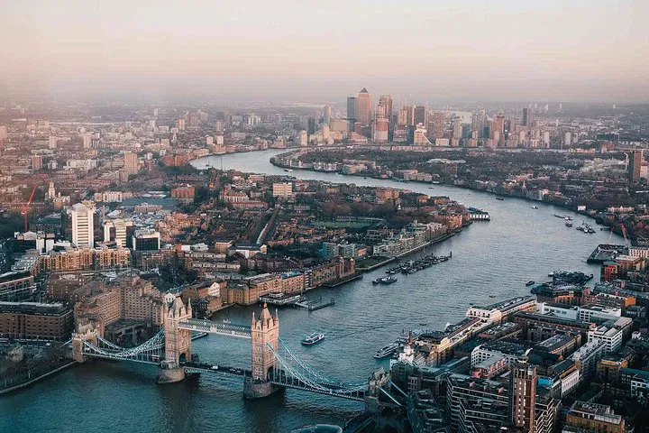 London's Secrets Unleashed: Immersive Audio Walking Tours