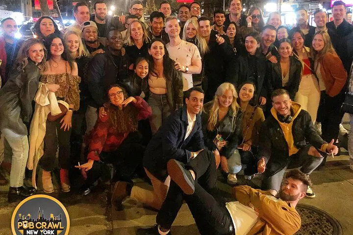 NYC Rooftop Pub Crawl: Party Like a VIP!