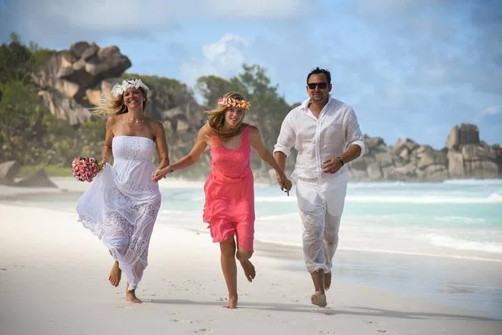 Capture Seychelles Beauty: Private Photo Session in Victoria