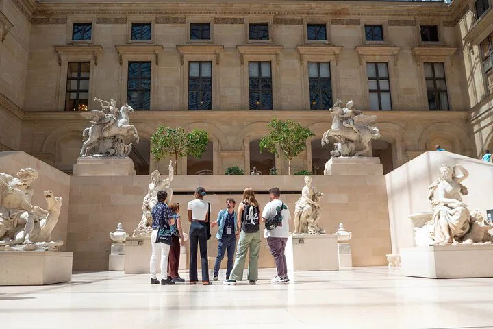 Louvre Museum Guided Tour: Skip-the-Line Access