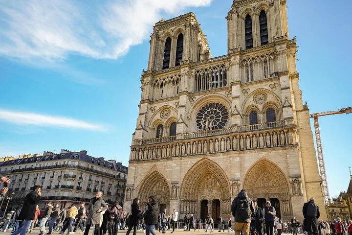 Notre Dame: Small Group Interior & Exterior Tour