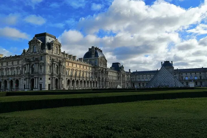 Louvre Tour for Kids: Skip the Line, Family Fun!