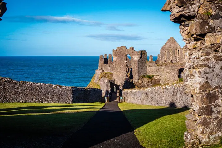 Belfast Shore Excursion: Giant's Causeway & City Tour
