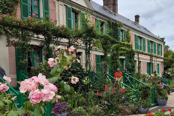 Monet's Giverny: Private Impressionist Journey from Paris