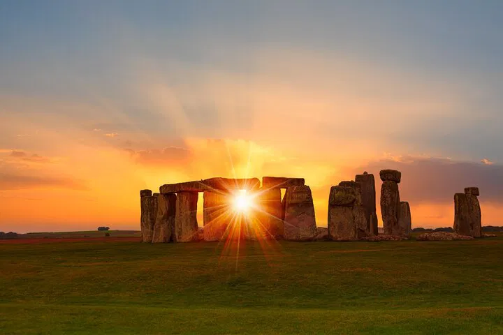 Uncover Stonehenge & Bath: A Personalized Chauffeur-Driven Adventure