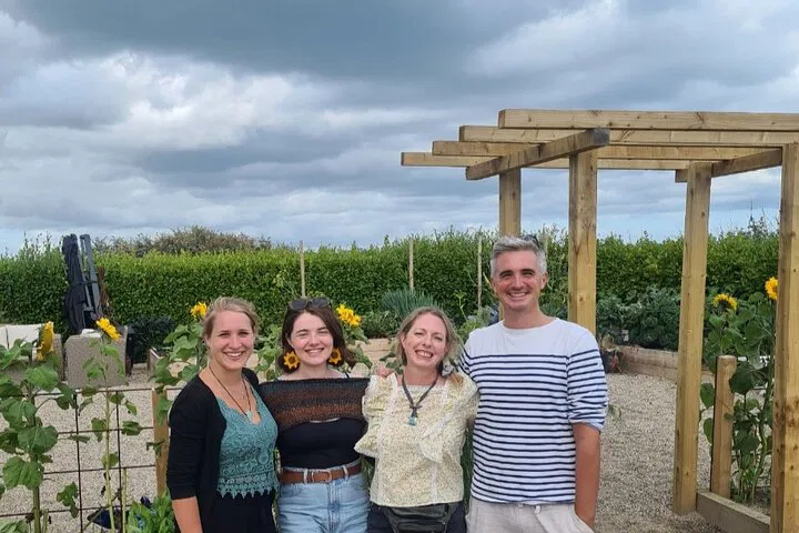 Unleash Your Inner Forager: A Spring Tonic Wild Food Tour in Howth
