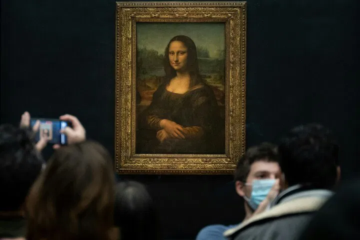 Louvre: Walk to Mona Lisa & Skip-the-Line Ticket
