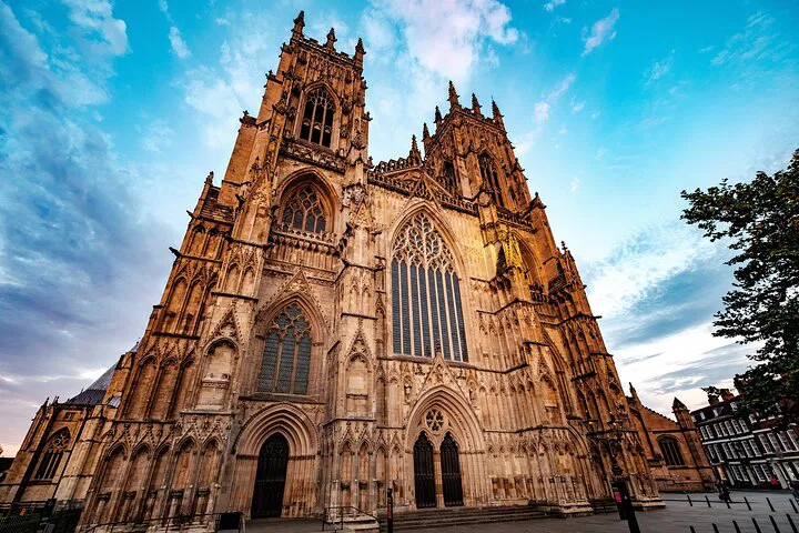 York Day Trip from London: Rail & Hop-On Bus Tour