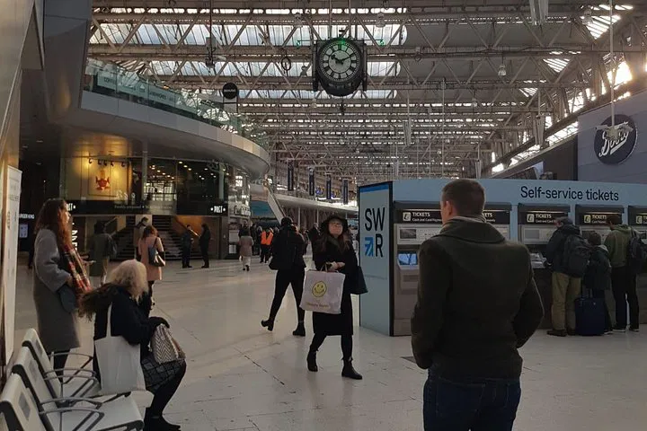 Stress-Free London Arrival: Private Transfer from St. Pancras