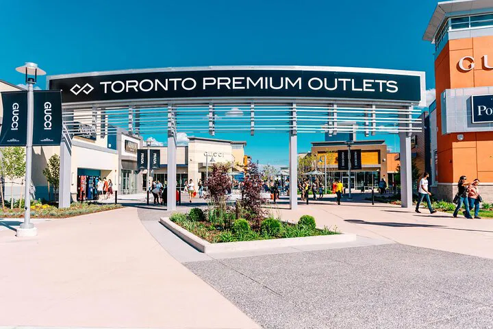 Luxury Shopping Getaway: Private Tour to Toronto Premium Outlets