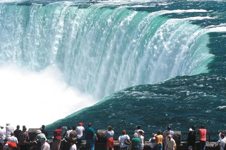Luxury Niagara-Toronto Airport Transfer: Stress-Free Private Chauffeur