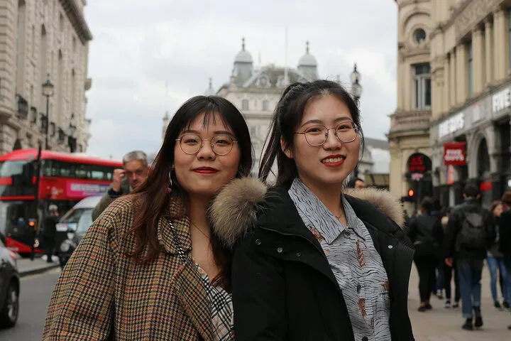 Piccadilly Photoshoot: Capture London Memories