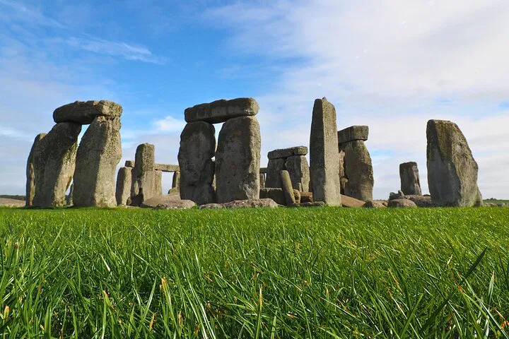 Unlock Ancient Mysteries: Private Stonehenge, Bath & Avebury Archaeology Tour