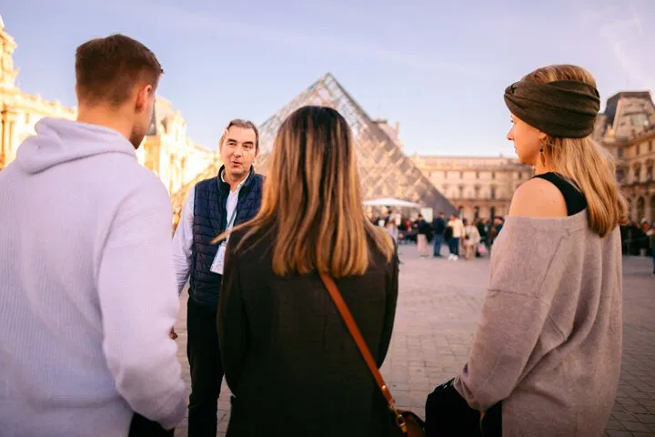 Louvre Museum: Private Tour with Mona Lisa