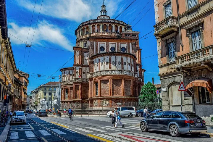Genoa to Milan: Private Transfer with Pavia's Hidden Gems