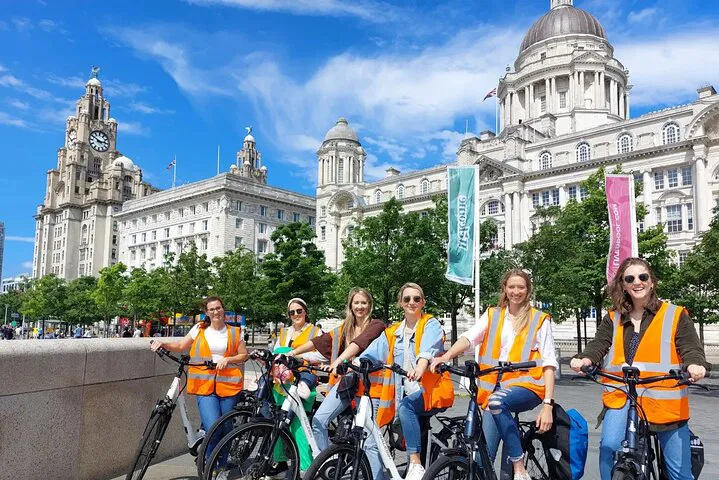 Liverpool City Centre Bike Adventure: Uncover Hidden Gems on Two Wheels!