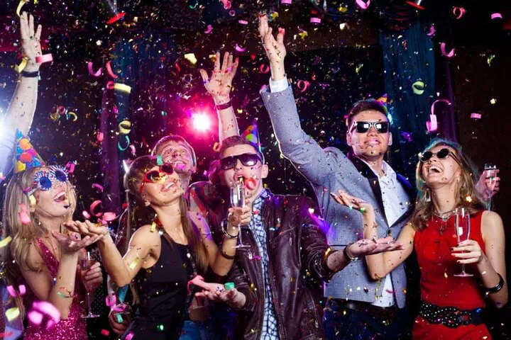 Berlin NYE Pub Crawl: Open Bar + VIP Club Entry!