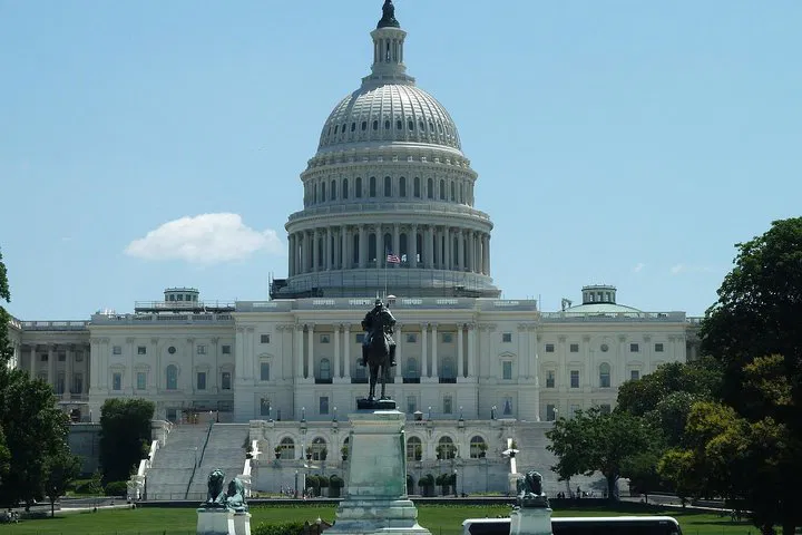Discover DC's Iconic Landmarks: A Presidential Sightseeing Bus & Walking Tour