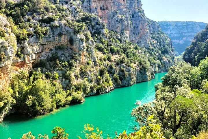 Provence's Hidden Gems: Private Picnic Boat & Lavender Field Escape in Verdon