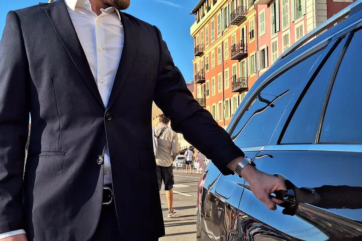 Seamless Private Transfers: Nice Airport to Your Coastal Destination