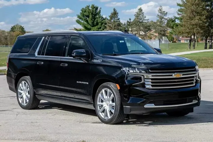 Luxury Airport Transfer: Arrive in Style and Safety in Toronto
