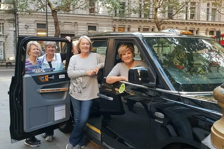 London's Iconic Landmarks: A Premier Black Cab Layover Adventure