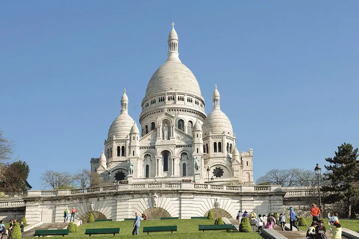 Uncover Montmartre's Soul: A Private Historical & Artistic Journey