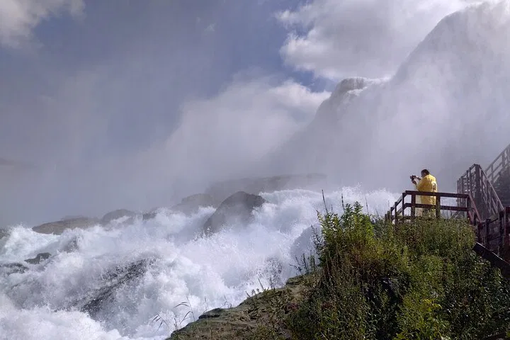 Niagara Falls: Maid of the Mist & Cave of the Winds Tour