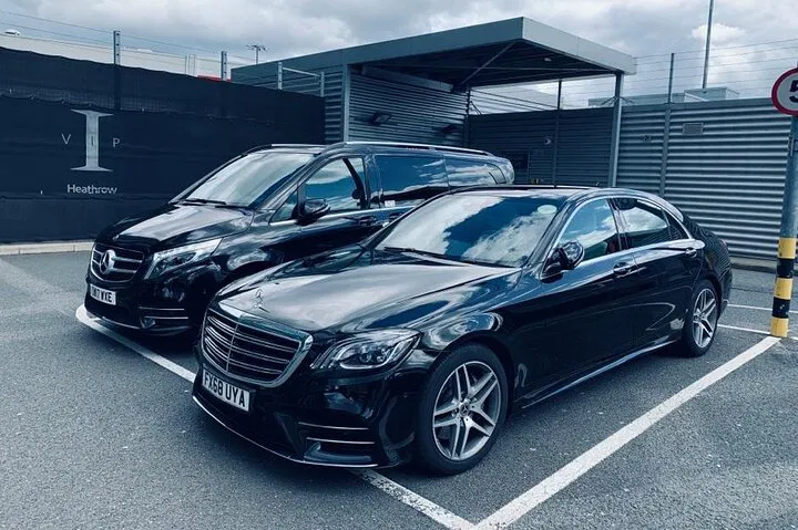 Luxury Oxford Chauffeur: Gatwick Airport Transfer in Style