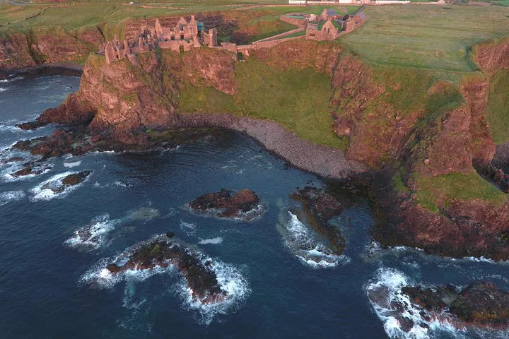 Uncover Belfast's Gems: A Private Giant's Causeway & Game of Thrones Tour