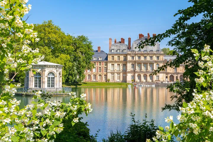 Uncover Royal History: Skip-the-Line Château de Fontainebleau & Vaux-le-Vicomte Tour from Paris