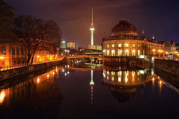 Berlin Christmas Boat Tour: Festive Spree River Magic