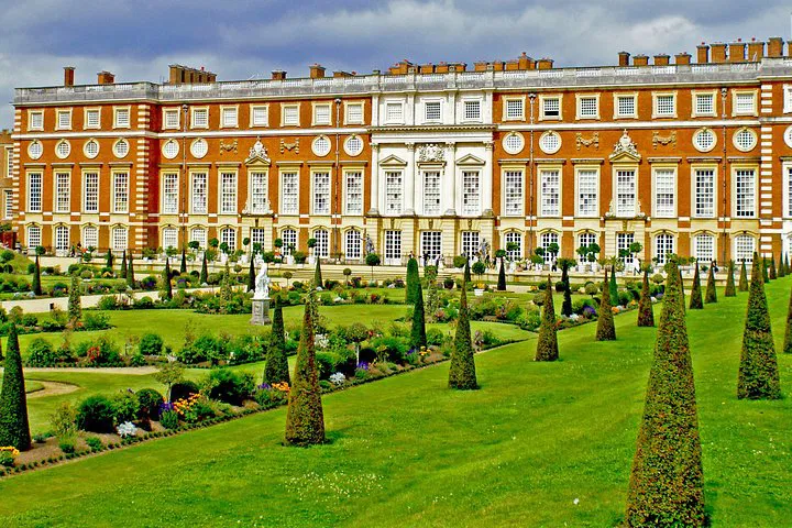 Royal Grandeur: Exclusive Windsor & Hampton Court Private Tour
