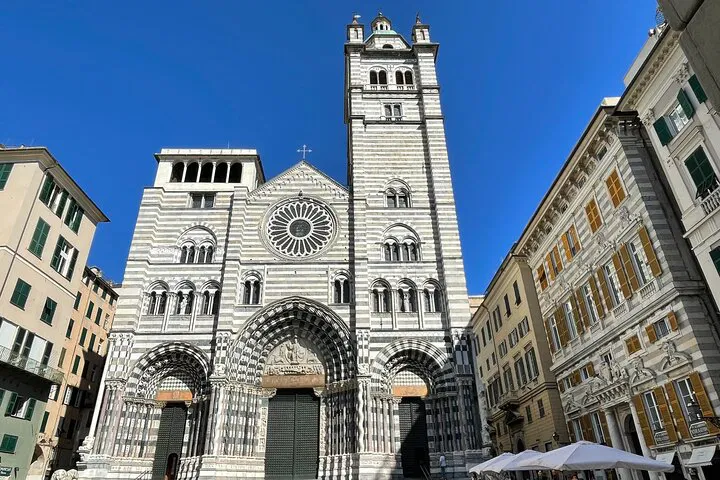 Genoa Old Town: Private Walking Tour & Hidden Gems