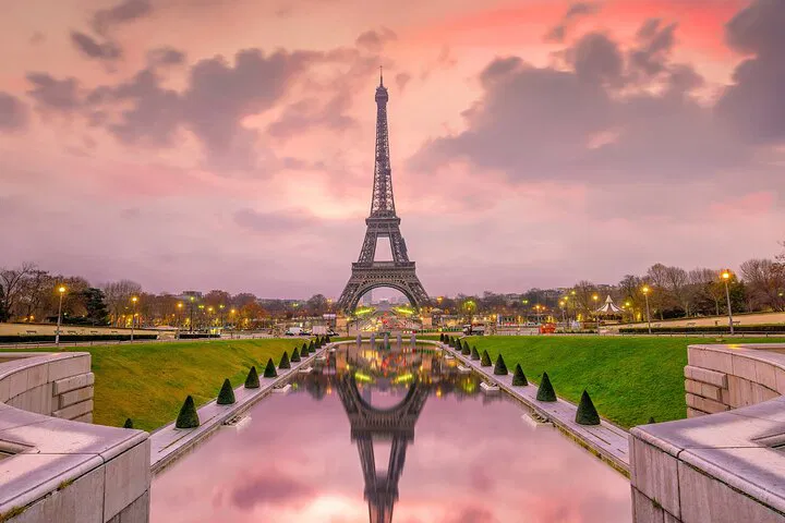 Paris Adventure: Uncover City Secrets with a Self-Guided Scavenger Hunt!