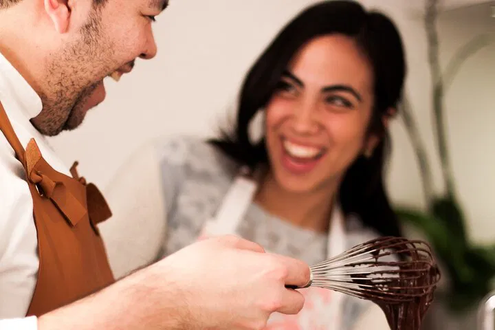 Paris Macaron Class: Bake in a Local's Home!