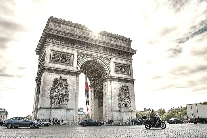 Paris Layover: Private Tour in Electric Car!