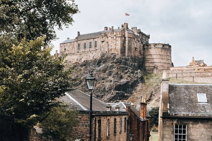 Luxury Escape: London to Edinburgh in Style & Comfort