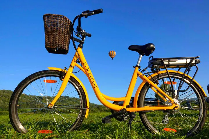 Provence Adventure: Balloon Flight & E-Bike Return - A Unique Aerial & Terrestrial Journey!
