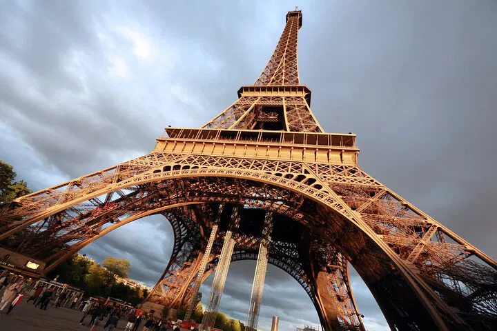 Paris by Night: Private Guided Tour with Airport Pickup - Unveiling the City of Lights
