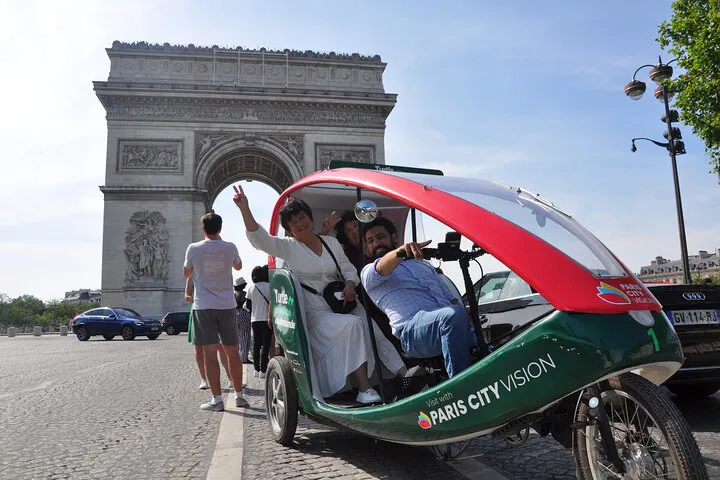 Paris Rickshaw Tour: See the Best in Private!