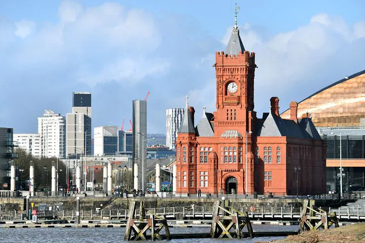 Discover Cardiff's Charms: A Personalized Walking Tour