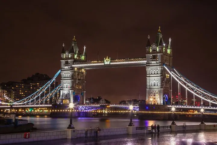 Unlock London's Night: Tower Bridge Photography Adventure!