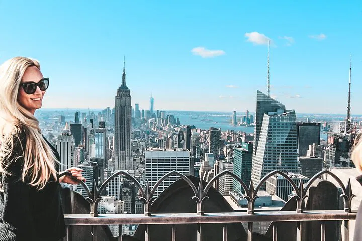 Manhattan Marvels: Walking Tour & Top of the Rock Spectacle