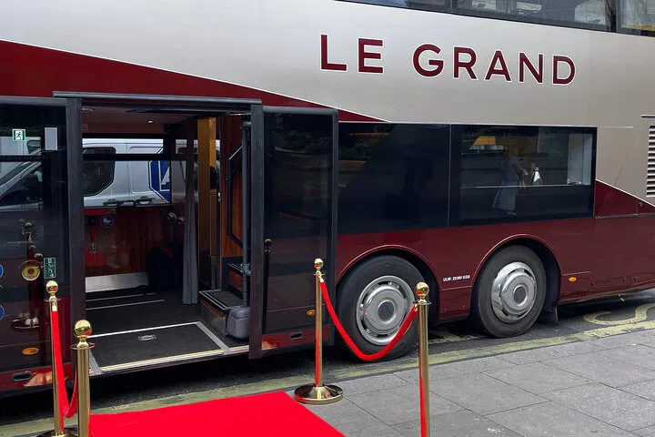 Indulge in London's Charm: A Gourmet Bus Tour Experience