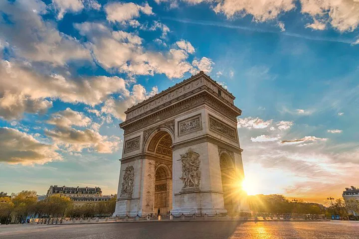 Arc de Triomphe: Skip-the-Line Entry & Rooftop Views
