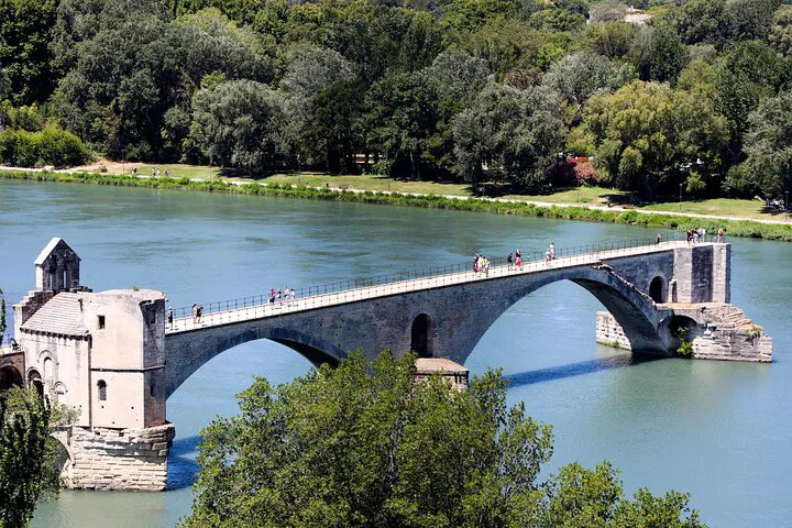 Avignon & Isle Sur la Sorgue: Market & Palace Day Trip