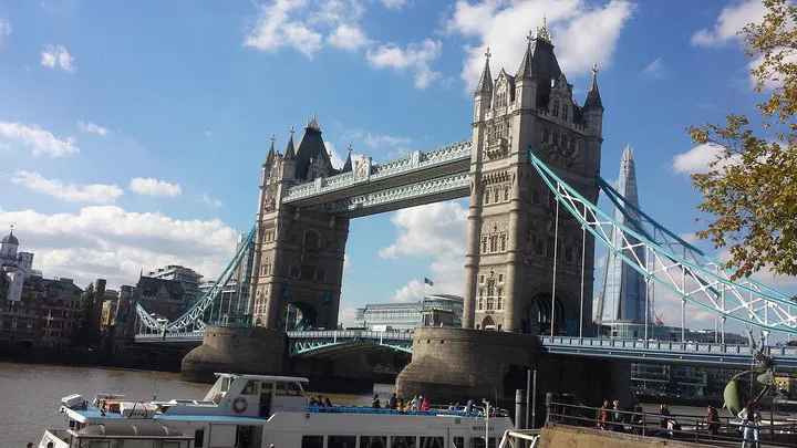 Luxury London: Your Private Chauffeur for Sightseeing and Shopping