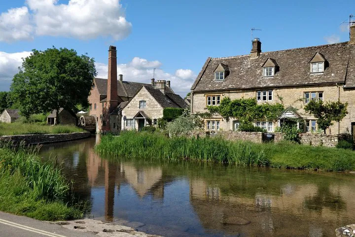 Escape to the Cotswolds: A Charming Black Taxi Adventure from London