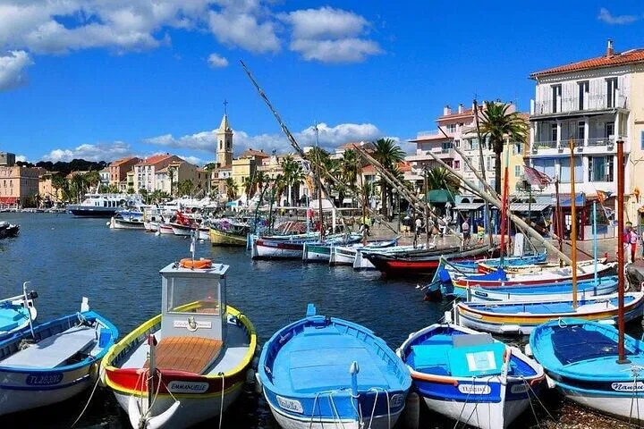 Discover Provence: A Luxurious Village & Wine Tour from Sanary Port